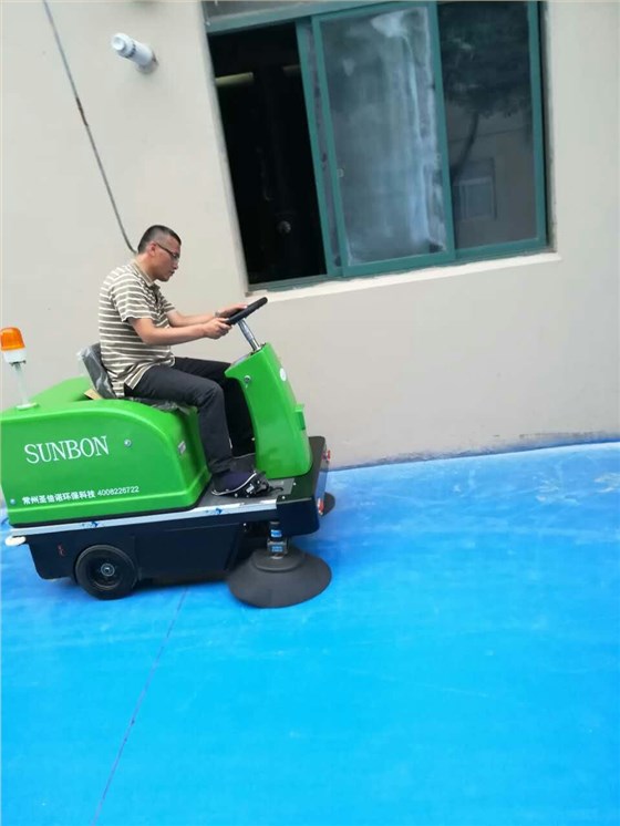 恒行6电动扫地车客户试用