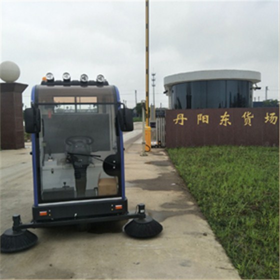 恒行6电动扫地车1800B