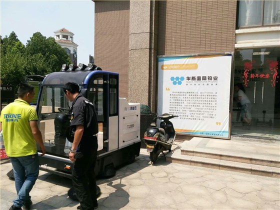 恒行6电动扫地车苏州物业公司应用