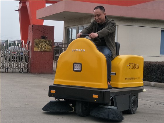 恒行6电动扫地车1400A
