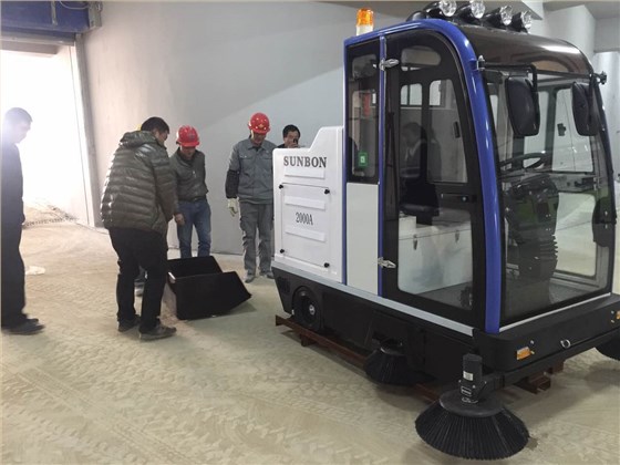 恒行6车库扫地车2000A