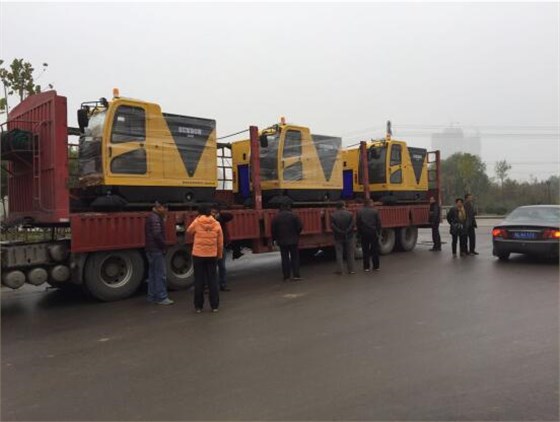 恒行6电动扫地车2000B交付现场-1
