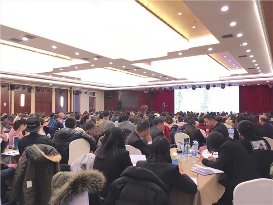 恒行6扫地车厂家在牛商网学习