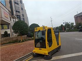 夏季炎热干旱的新疆地区用何种电动扫地车 夏季炎热干旱的新疆地区用何种电动扫地车