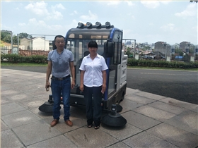 别墅区保洁更要用物业扫地车 别墅区保洁更要用物业扫地车