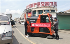 综合市场垃圾清扫适合用电动扫地车 综合市场垃圾清扫适合用电动扫地车