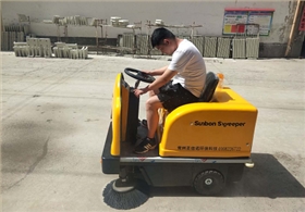 如何选购一台实用的工业扫地车 如何选购一台实用的工业扫地车