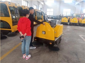 南京某机械厂采购电动扫地车 南京某机械厂采购电动扫地车