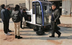 南通某企业采购恒行6电动扫地车