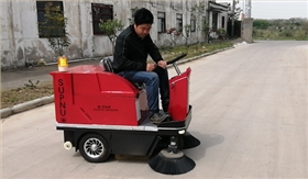 广西百色某化工厂采购小型电动扫地车