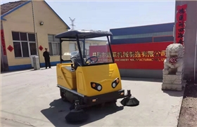 小型道路清扫车让清洁更轻松