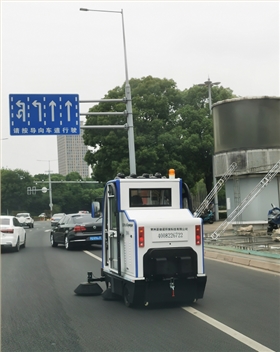 2000A电动扫地车走进东莞市政府