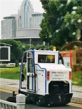 2000A电动扫地车走进东莞市政府