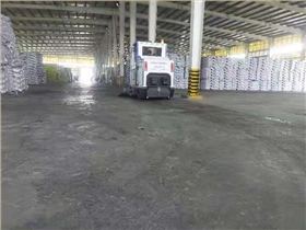 河南某化肥厂采购2000A电动扫地车