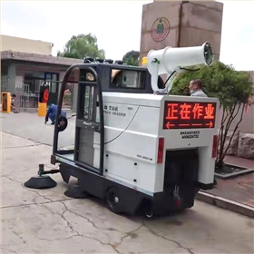 与人工相比，小型扫地机有哪些优点？