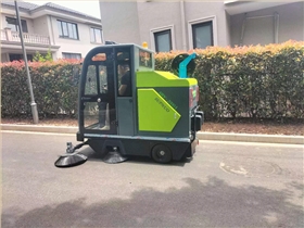 小型环保电动扫地机，让工厂清洁无忧！