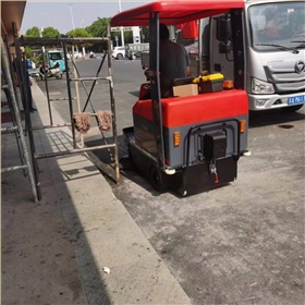 驾驶扫地车：清洁新革命