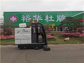 驾驶式扫地机的优势