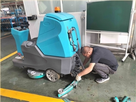 室内洗地机：提升清洁效率的重要工具，现在哪些行业正在依赖它？