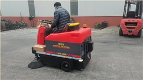 车间扫地机：高效保洁的新选择