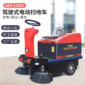 驾驶式清扫车已成为提升社区环境品质的得力助手