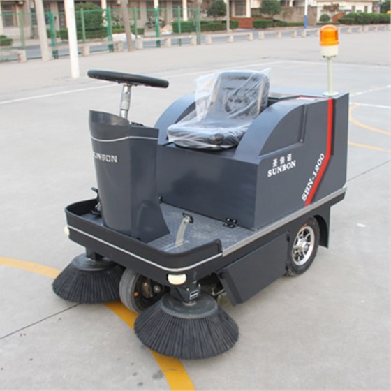 恒行6小型驾驶式扫地机1200A