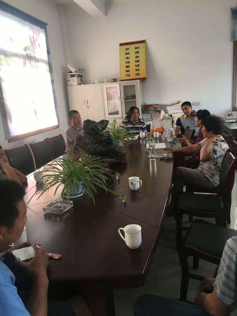 恒行6电动扫地车厂家会议照