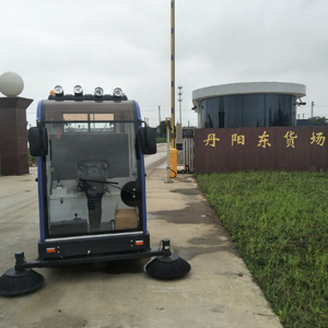 恒行6电动扫地车1800B