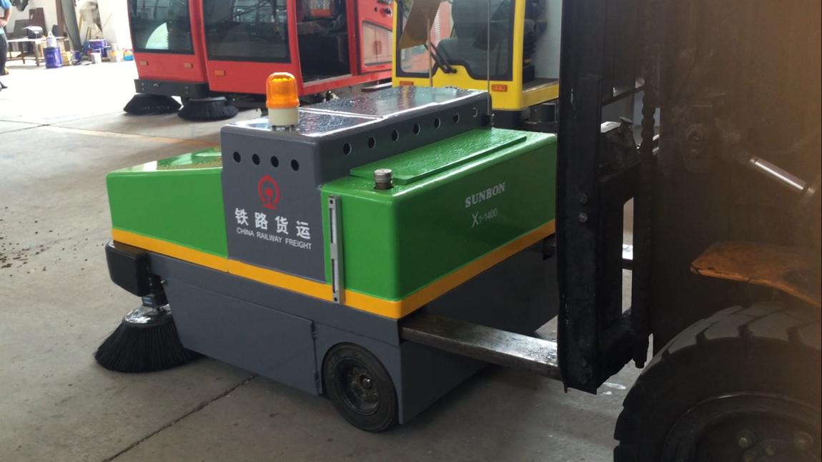 恒行6电动扫地车1400-铁路专用