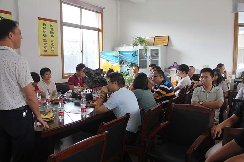 单仁资讯-恒行6电动扫地车厂家交流会