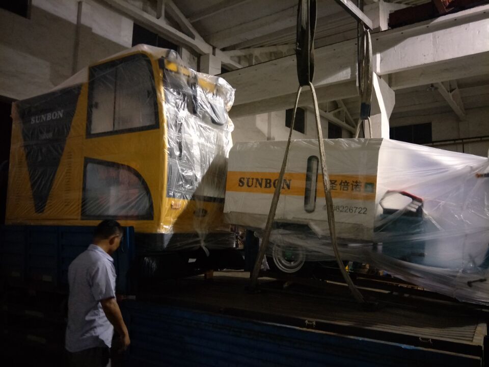恒行6电动清扫车装车