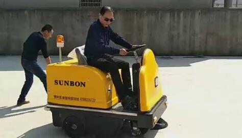 恒行6电动扫地车