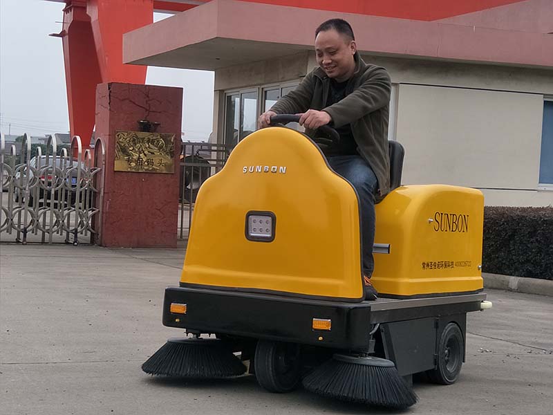 恒行6电动扫地车1400A