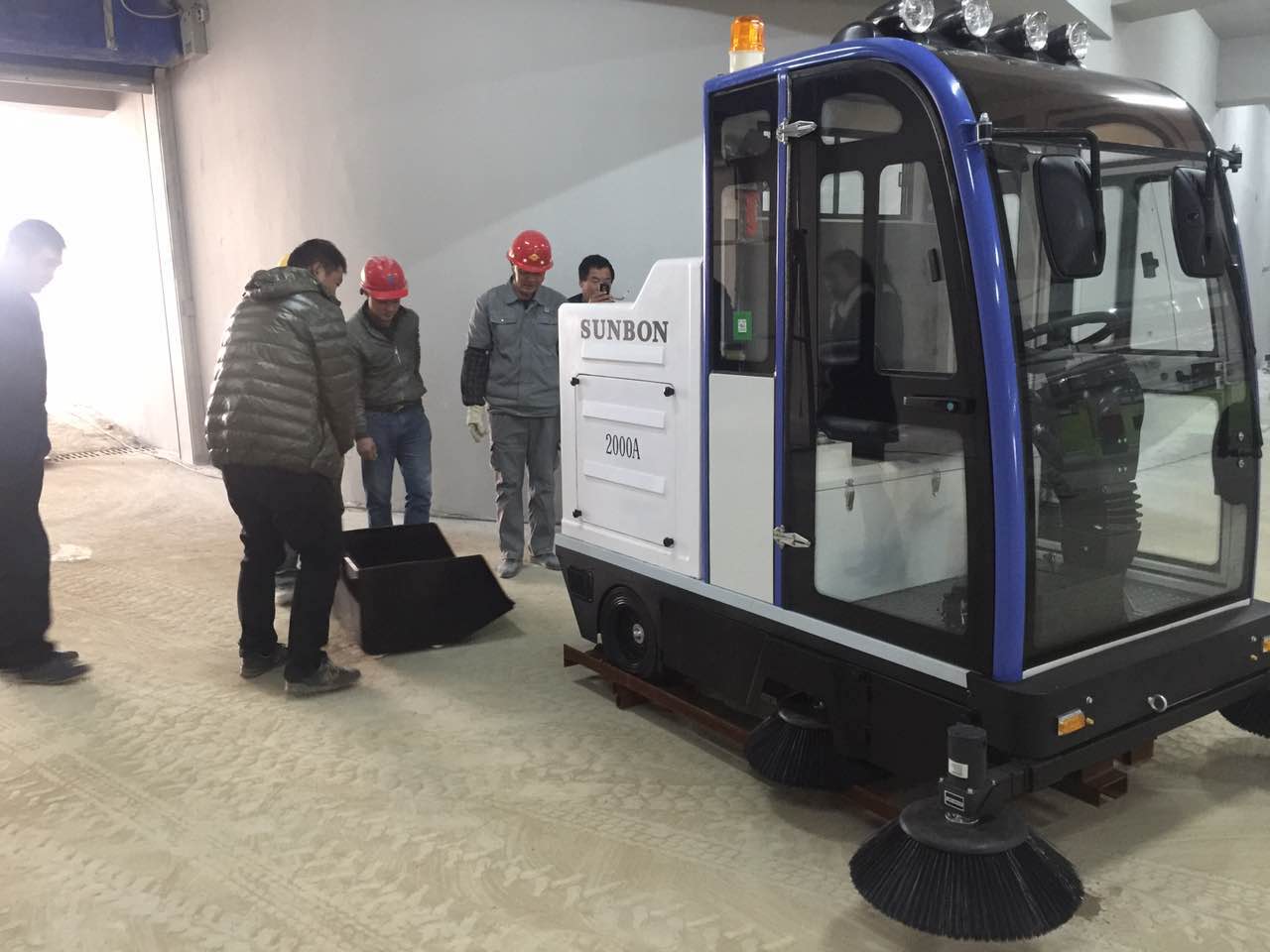 恒行6车库扫地车2000A