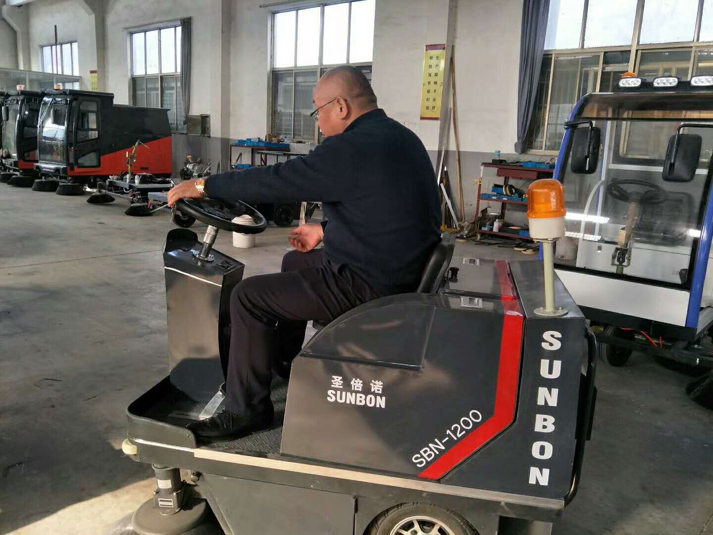 恒行6小型扫地车