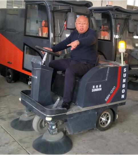 恒行6小型电动扫地机1200客户试扫