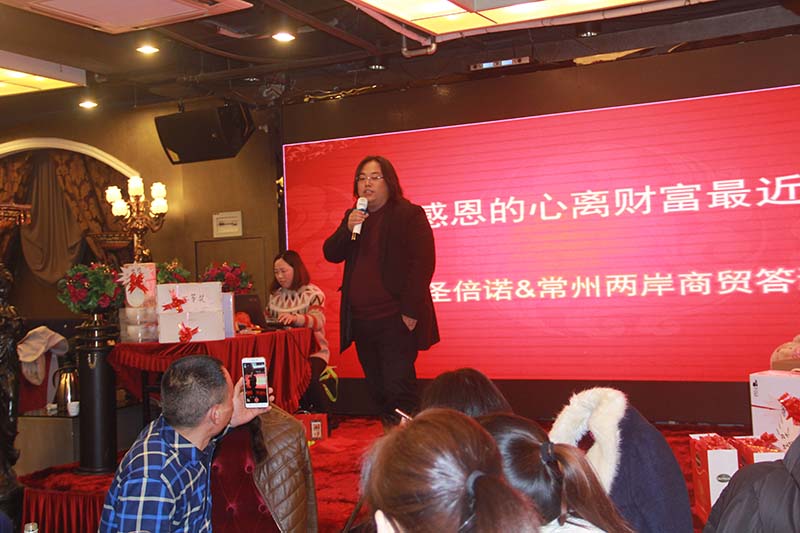 恒行6电动扫地车厂家杨总讲话