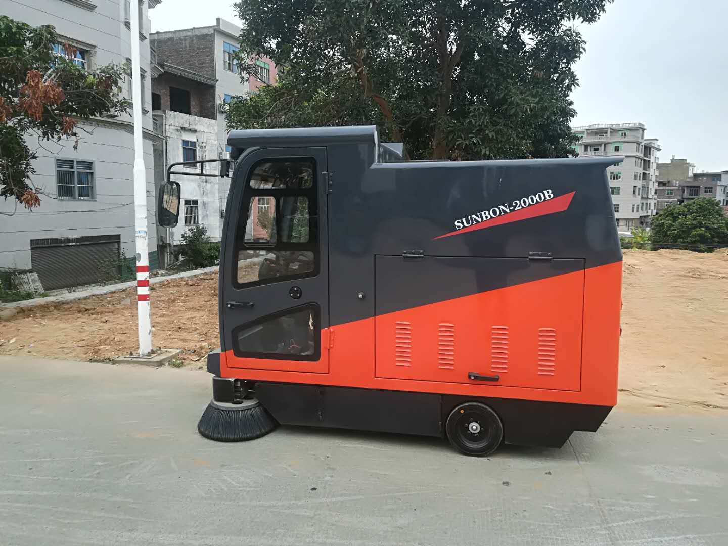 恒行6电动扫地车