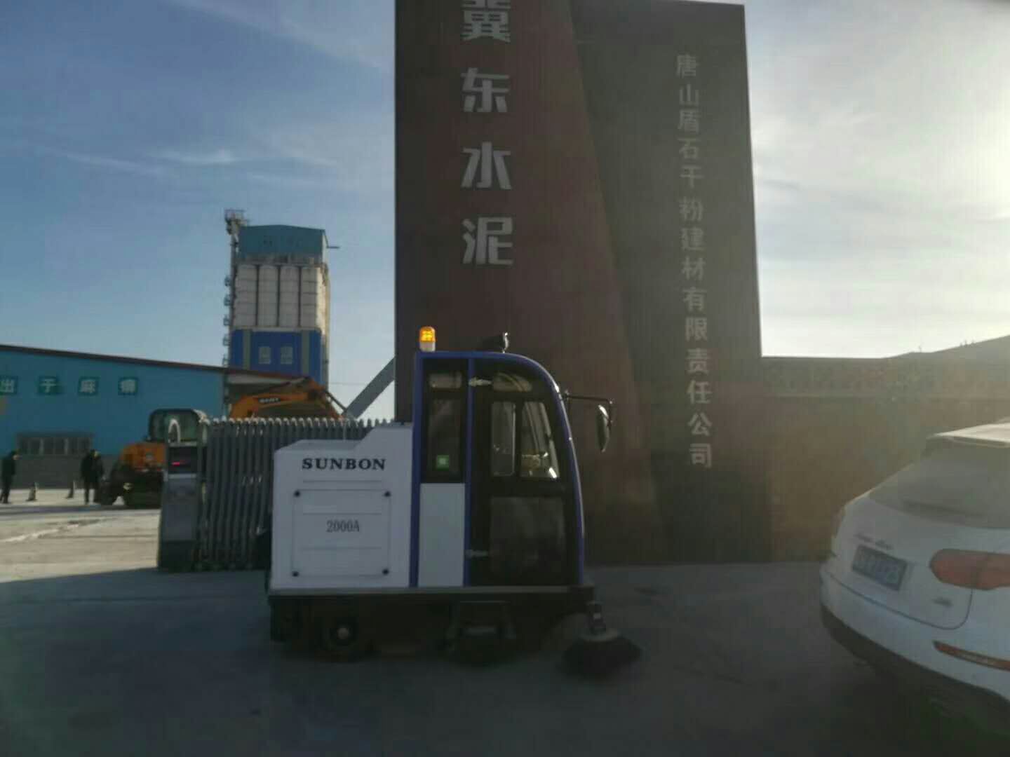 水泥厂用恒行6电动扫地车的好处