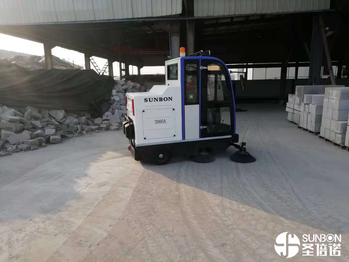 电动扫地车为建材厂提供清洁方案 电动扫地车为建材厂提供清洁方案