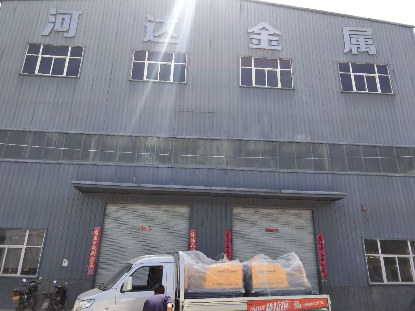 小型电动扫地车进驻河南河达金属镁有限公司 小型电动扫地车进驻河南河达金属镁有限公司