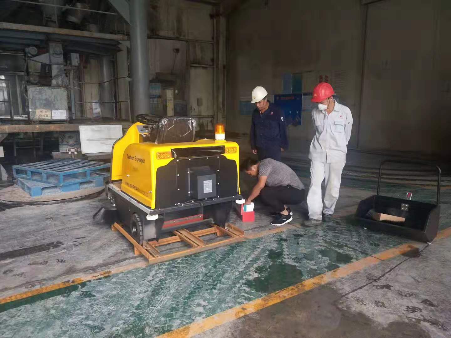 机械工厂清洁难那是您还没用上小型车间扫地机 机械工厂清洁难那是您还没用上小型车间扫地机
