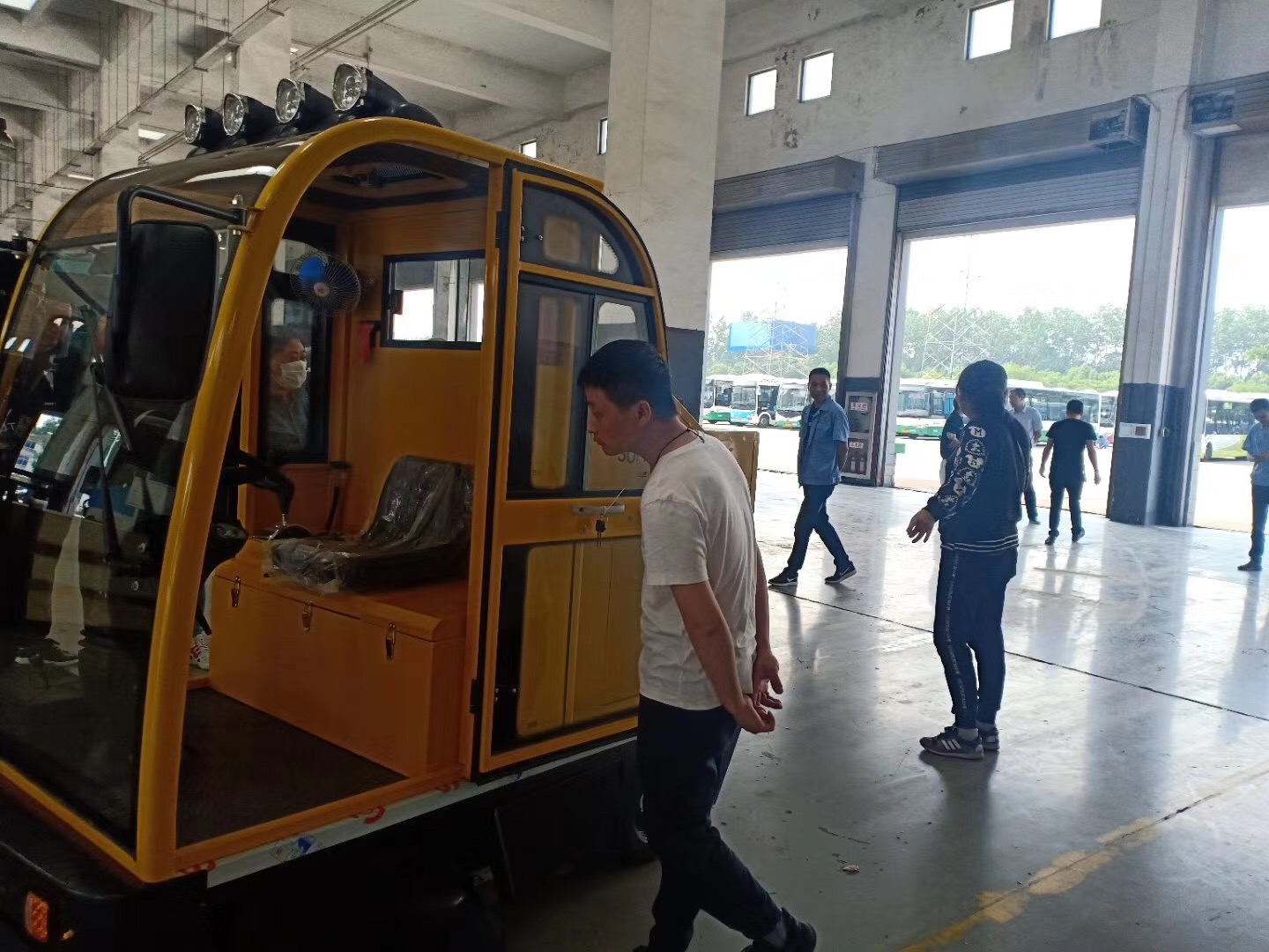 东莞公交公司再次采购恒行62000A型电动扫地车
