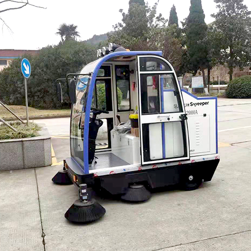 电动路面清扫车