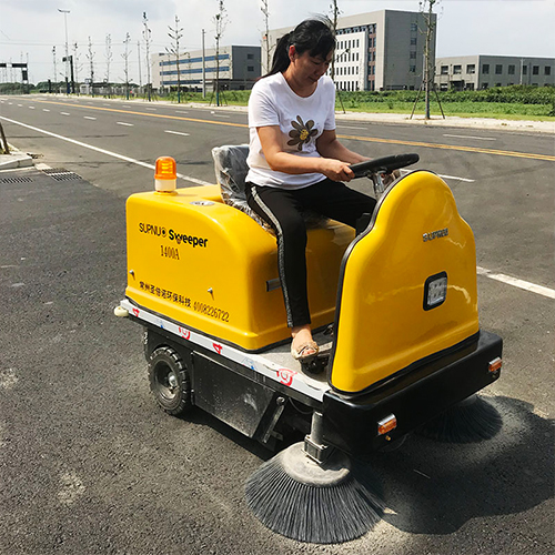 户外电动扫地车