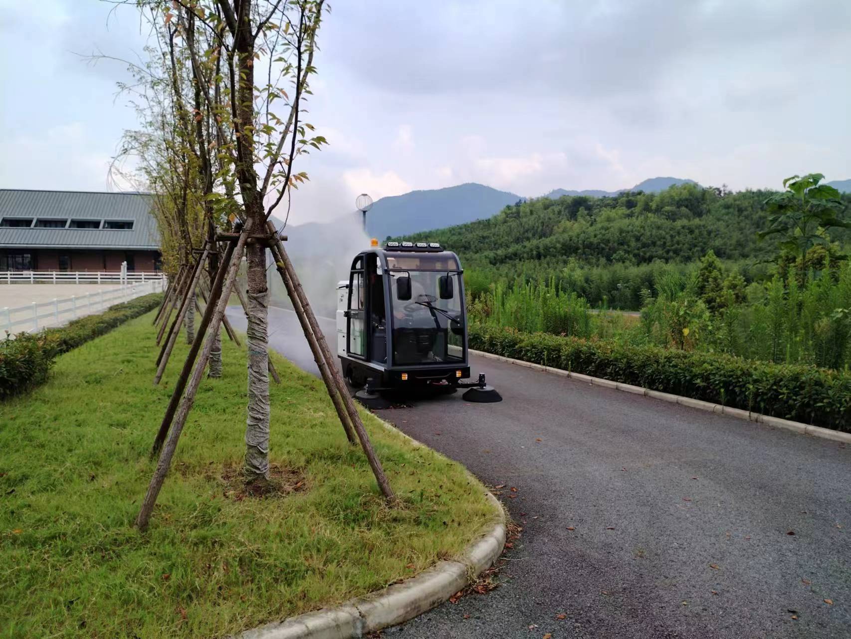 电动扫地车可以用在哪些领域呢？