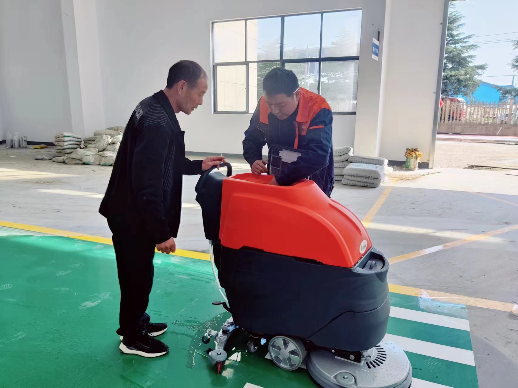 驾驶洗地机的价格是多少？需要了解的基本知识是什么？