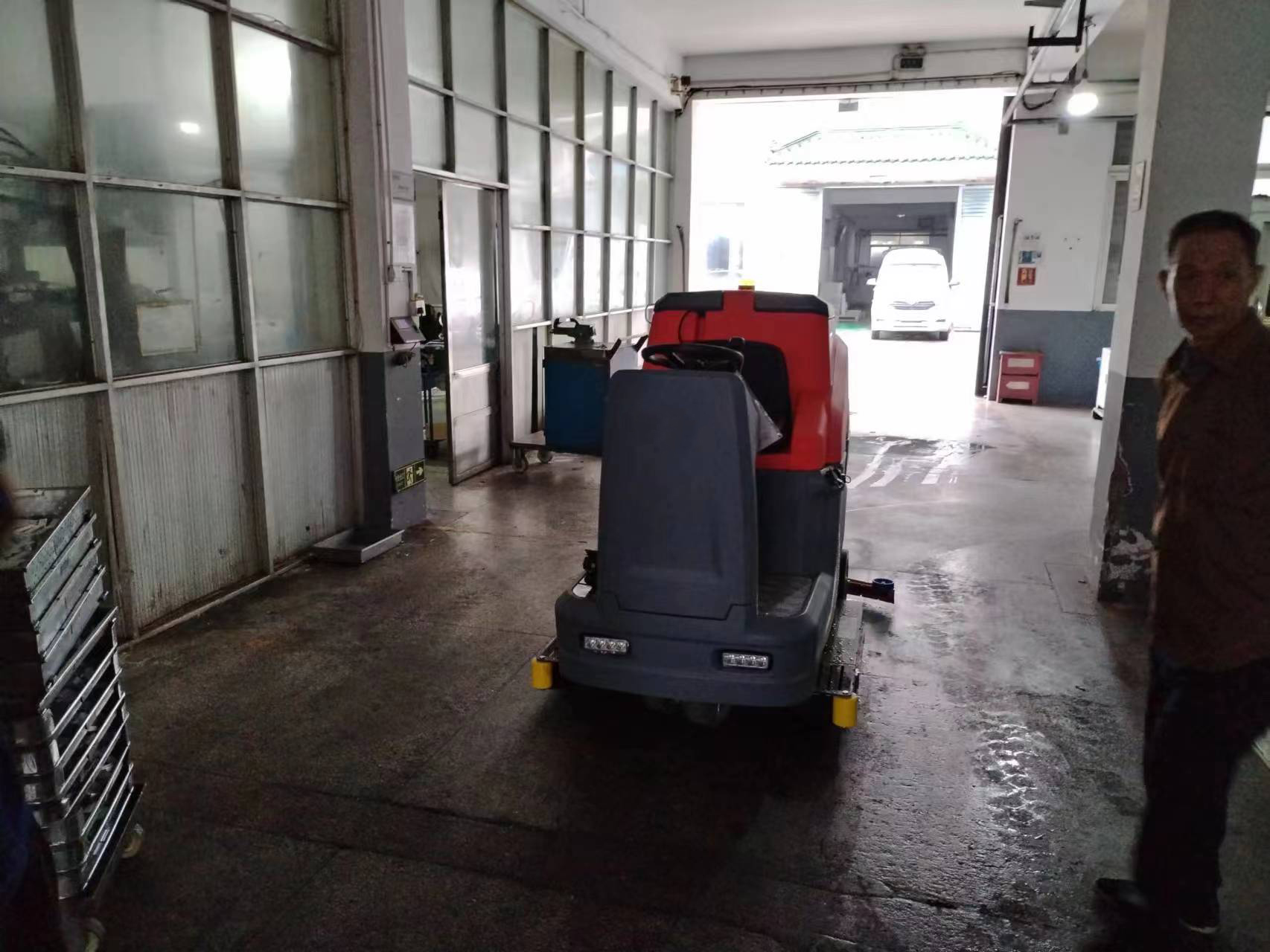 洗地机的选择与使用指南：提升清洁效率的必备工具