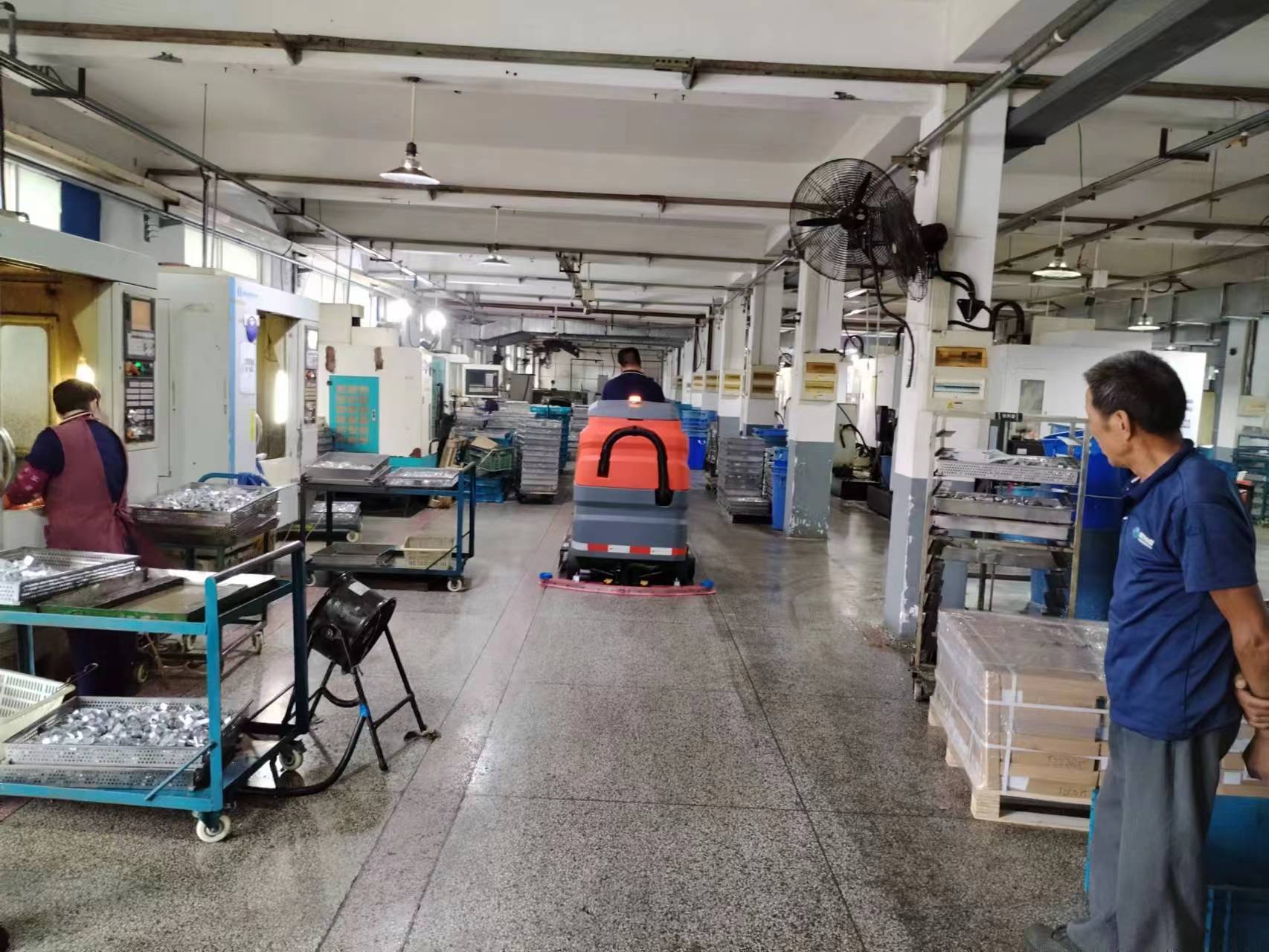 洗地机的选择与使用指南：提升清洁效率的必备工具