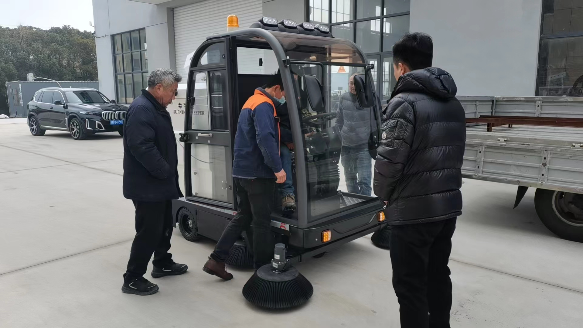 电动清扫车：城市清洁的新革命